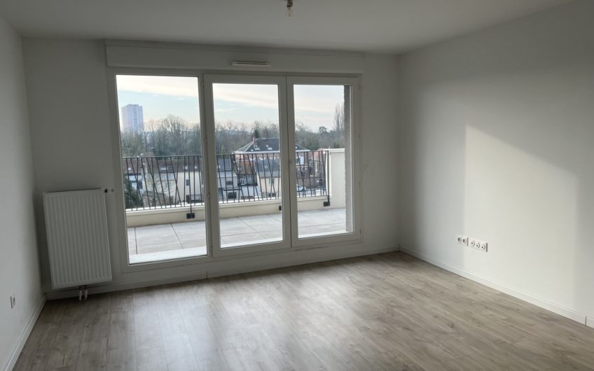 Appartement lumineux avec terrasse et parkings