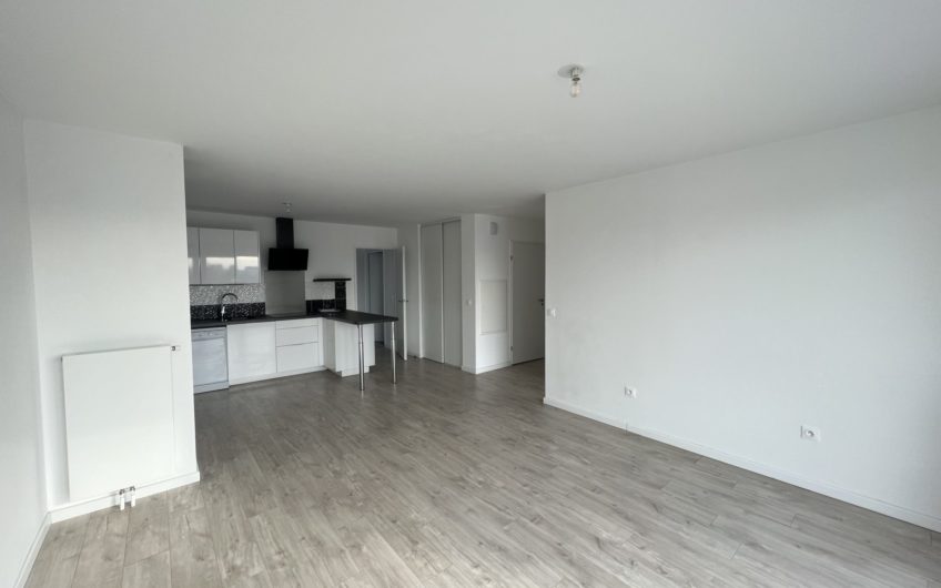 Appartement lumineux avec terrasse et parkings