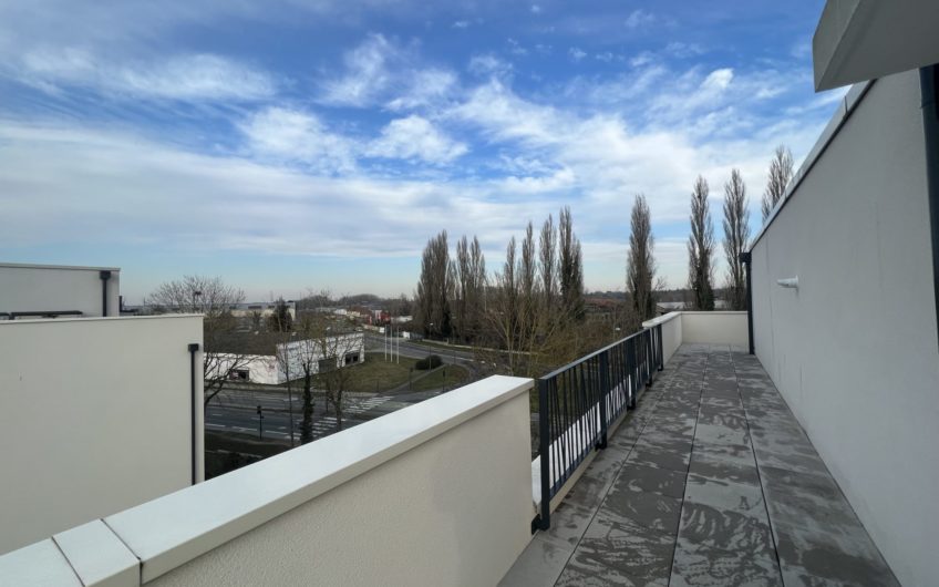 Appartement lumineux avec terrasse et parkings