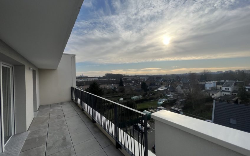 Appartement lumineux avec terrasse et parkings