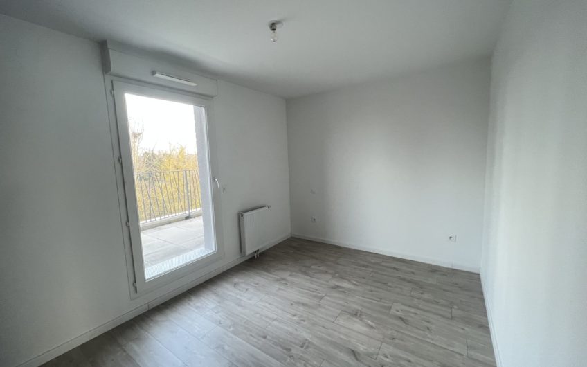 Appartement lumineux avec terrasse et parkings