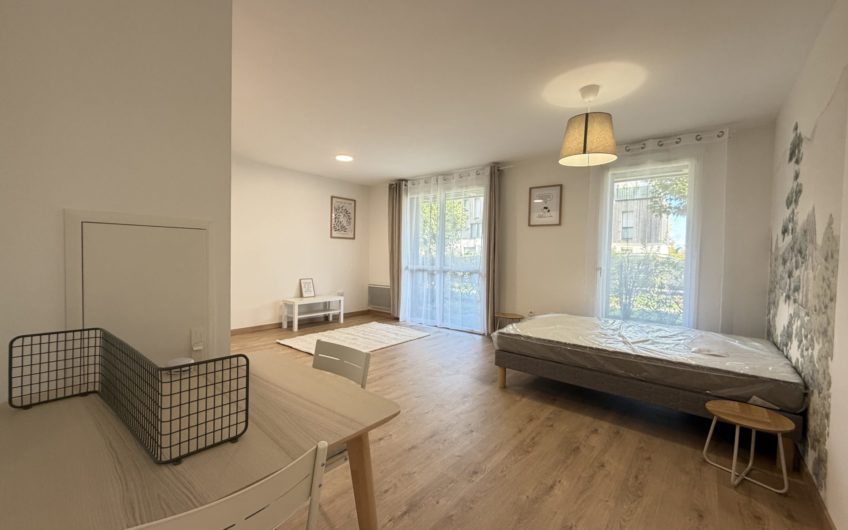 Grand studio meublé avec parking à Amiens Sud