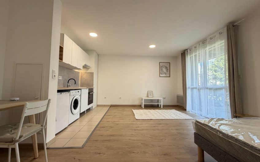 Grand studio meublé avec parking à Amiens Sud