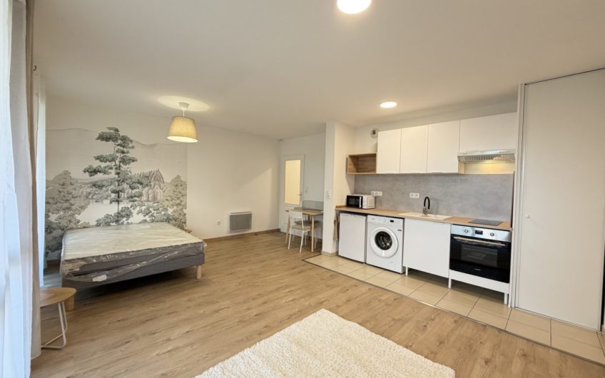 Grand studio meublé avec parking à Amiens Sud