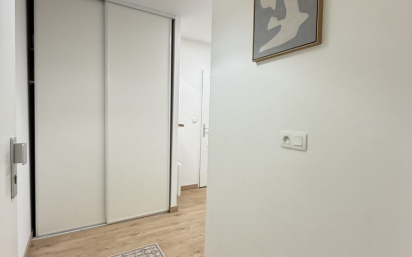 Grand studio meublé avec parking à Amiens Sud